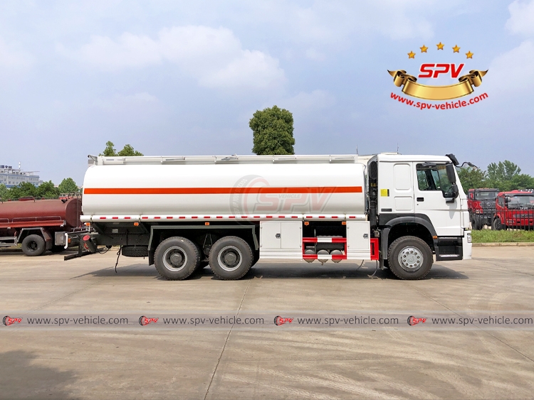 24,000 Litres Oil Tank Truck Sinotruck - RS 24,000 Litres Oil Tank Truck Sinotruck - RS